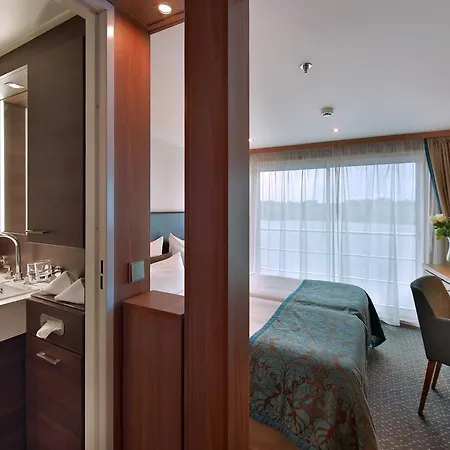 Botel Fairtours Hotelschiff Leonora *