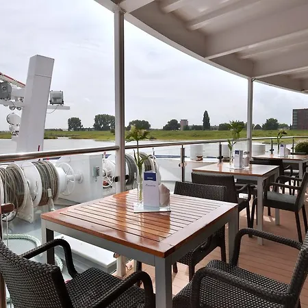 Botel Fairtours Hotelschiff Leonora *