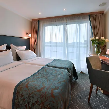 Botel Fairtours Hotelschiff Leonora
